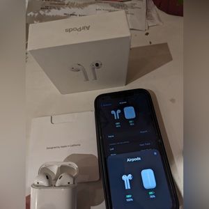 Apple AirPods With Wireless Charging Case
